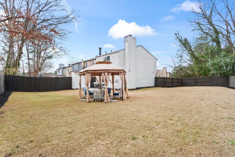 Cozy 2-Bedroom Townhome8_converted