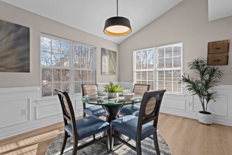 Comfortable 4BR Stay23