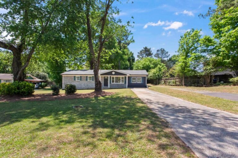 Sunlit Home Near ATL8